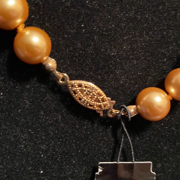 18” Goldtone Ball Necklace, not sure if it’s Metal Balls, or Faux Gold Pearls❤️ - Picture 2 of 4